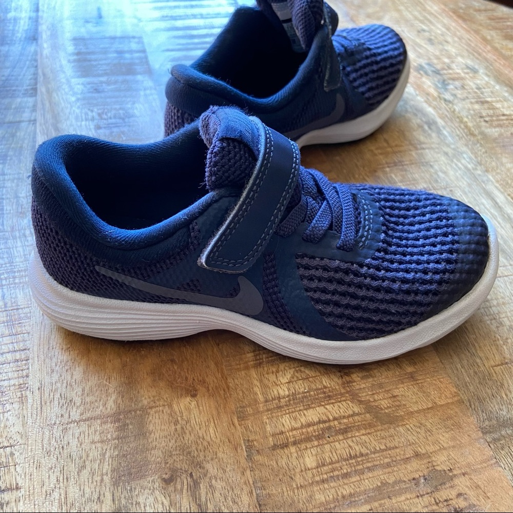 Nike Boys Revolution 4 Sneakers